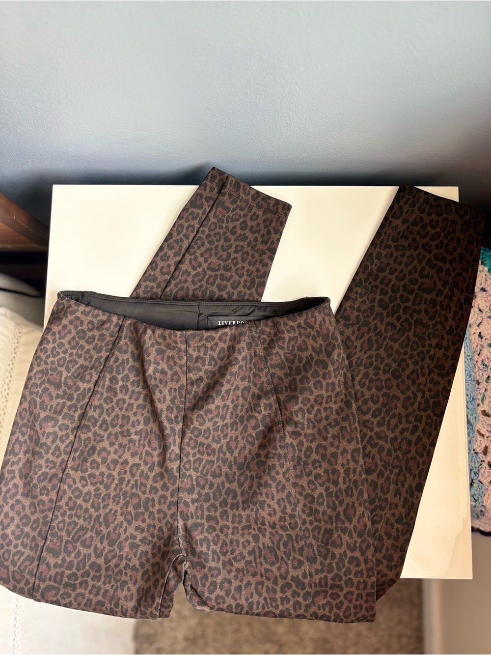 Liverpool Leopard Print Pull-On Mid-Rise Ankle Pants Leggings Stretchy